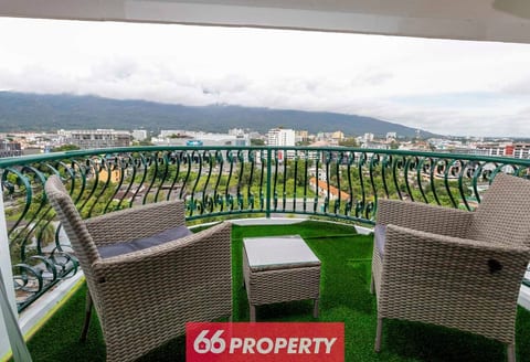 Penthouse Studio with Mountain View and Balcony