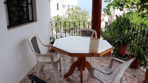 Apartment 4 image 3