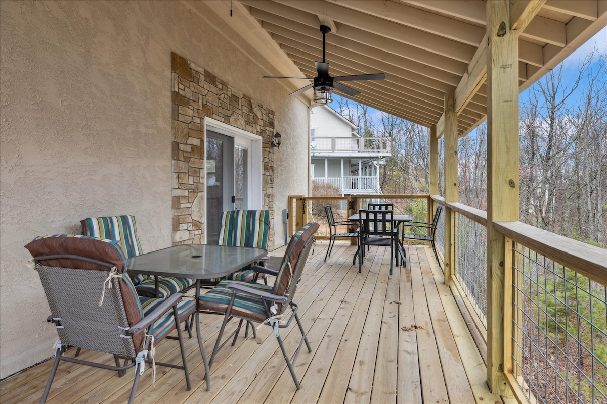 Spacious Deck: Enjoy your morning coffee with stunning wooded views and comfortable seating!