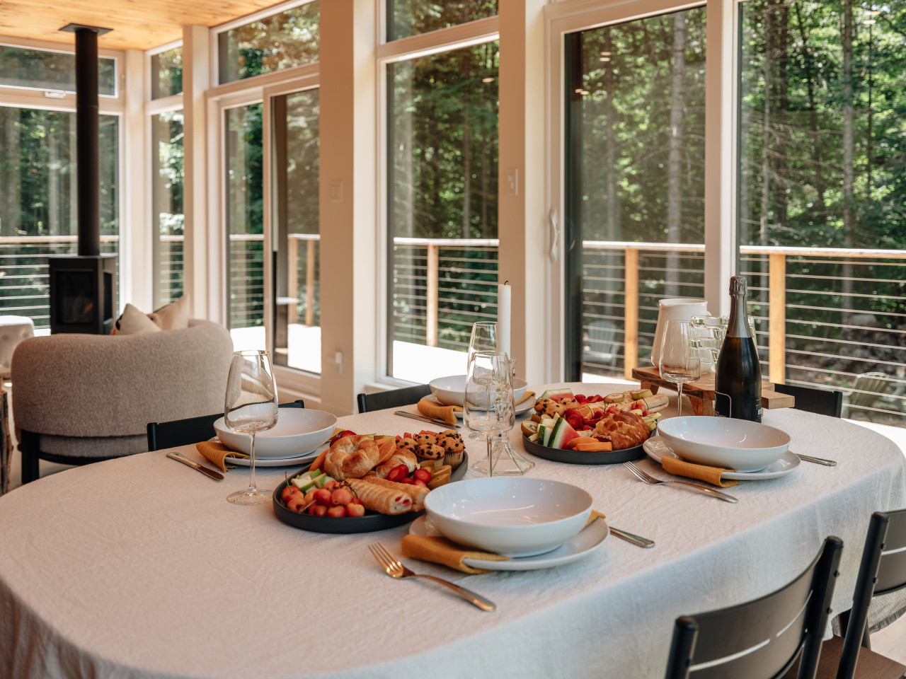 le-belvedere-scandinavian-style-nature-cottage/