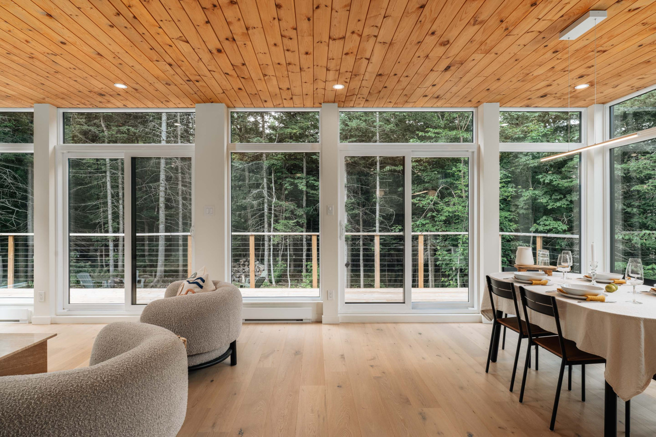 le-belvedere-scandinavian-style-nature-cottage/