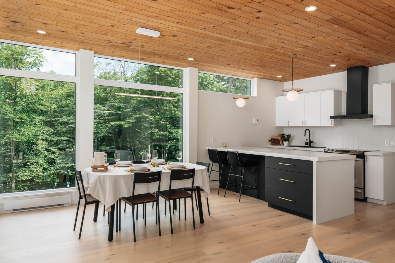 le-belvedere-scandinavian-style-nature-cottage/