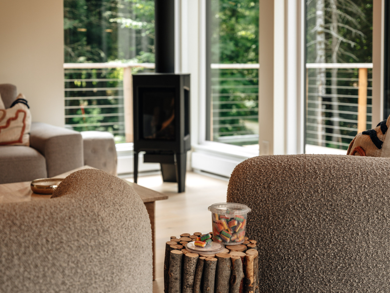 le-belvedere-scandinavian-style-nature-cottage/