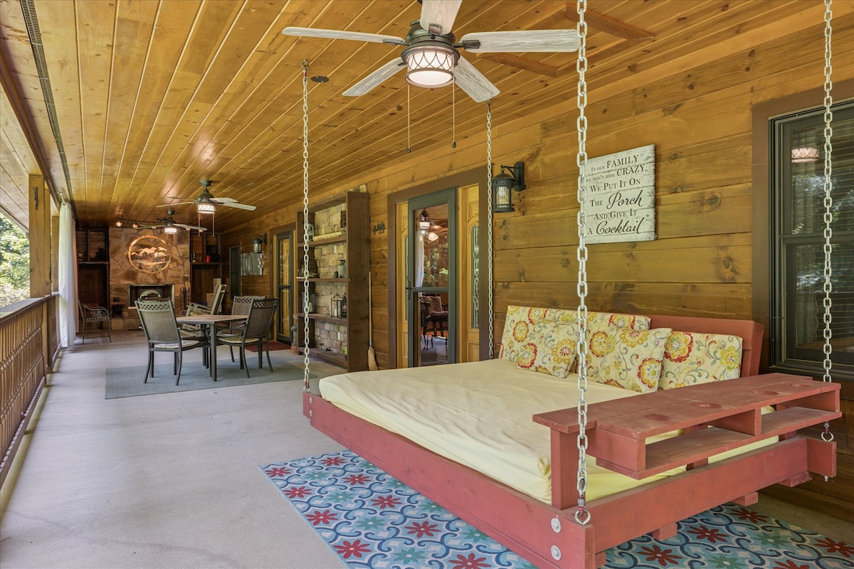 cozy-cottage-wev-charger-firepit-and-bed-swing/