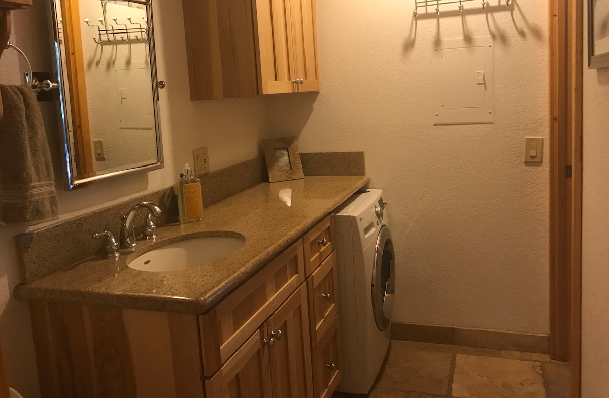 Bathroom comes with a washer and granite counter top. 