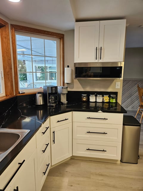 New kitchen in 2024 - fully equipped.