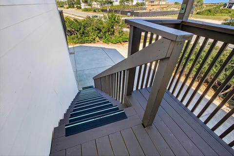 The Crescent Beach House Intracoastal Home image 4