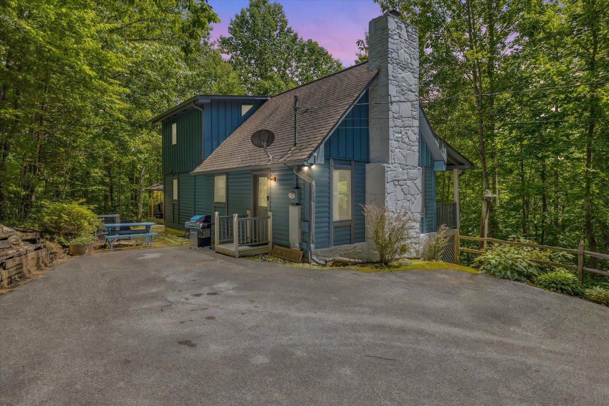 cozy-timbers-w-hot-tub-by-beyond-expectations/