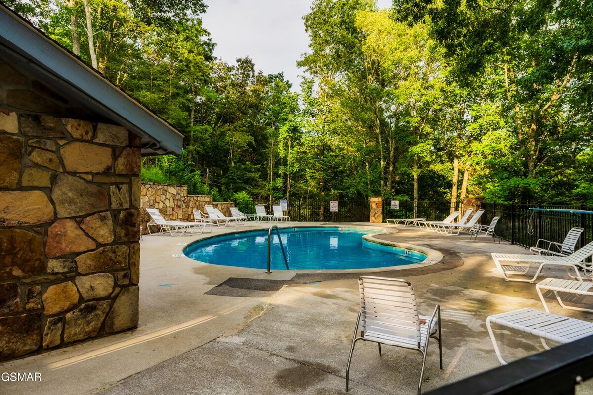 cozy-timbers-w-hot-tub-by-beyond-expectations/