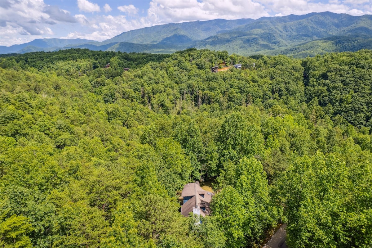 cozy-timbers-w-hot-tub-by-beyond-expectations/