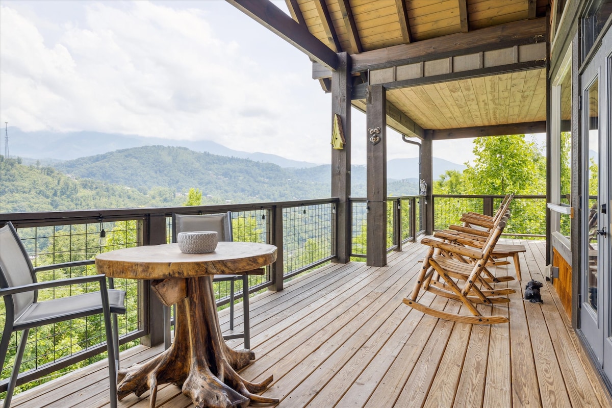 gorgeous-cabin-whot-tub-firepit-and-gameroom/