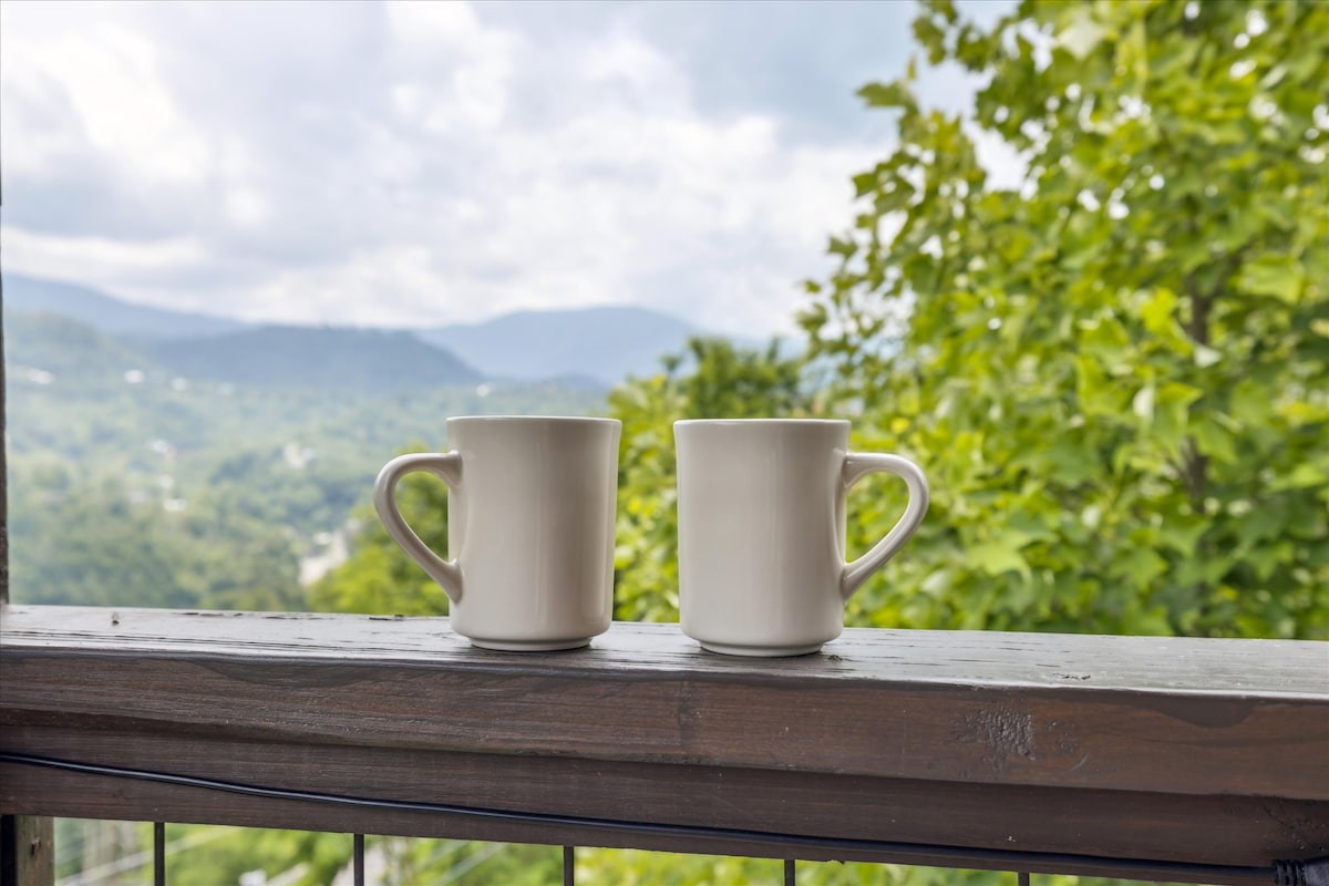 gorgeous-cabin-whot-tub-firepit-and-gameroom/