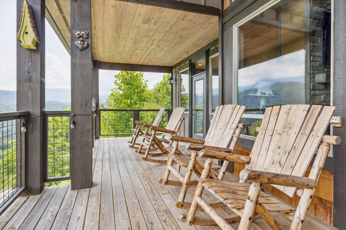 gorgeous-cabin-whot-tub-firepit-and-gameroom/