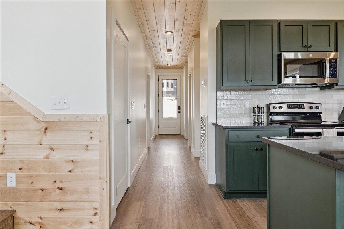 luxury-cabin-w-indoor-pool-hot-tub-and-game-room/