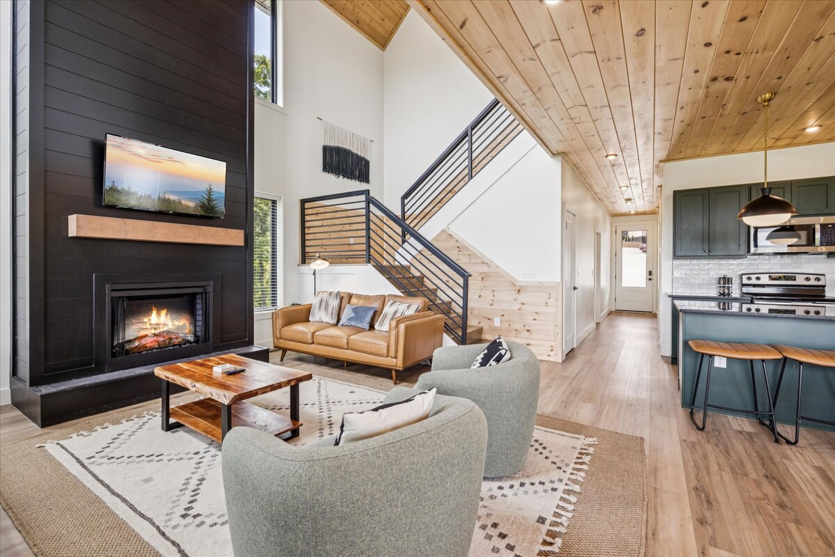 luxury-cabin-w-indoor-pool-hot-tub-and-game-room/