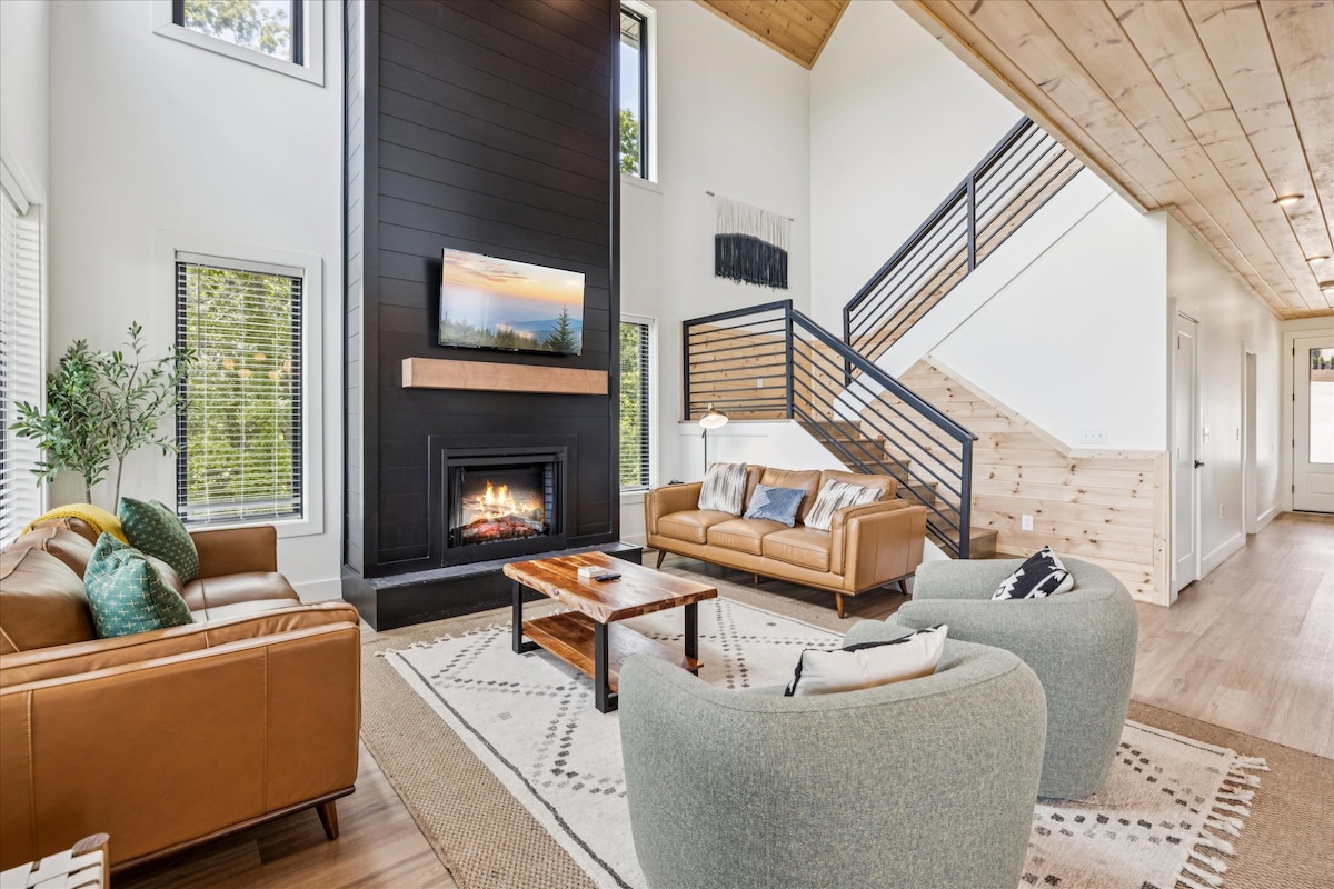 luxury-cabin-w-indoor-pool-hot-tub-and-game-room/