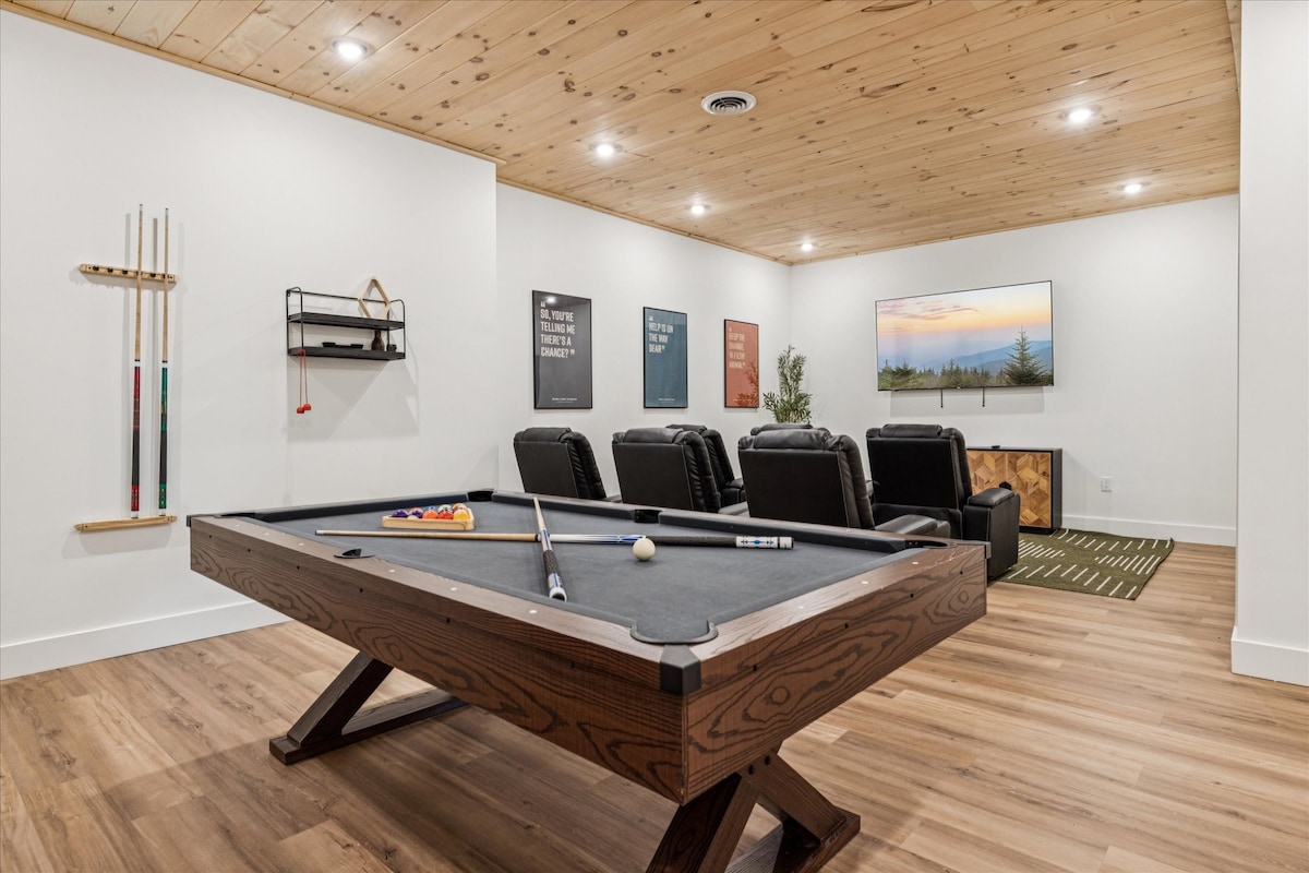 luxury-cabin-w-indoor-pool-hot-tub-and-game-room/