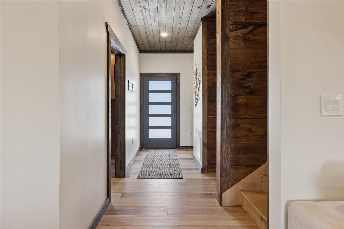 gorgeous-brand-new-home-wpool-game-room-hot-tub/