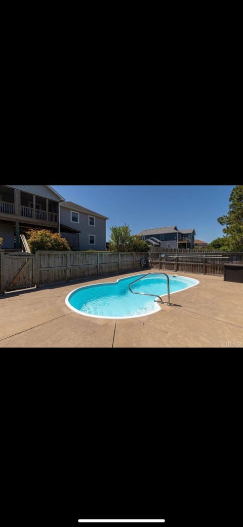 Private Saltwater Pool – Seasonal
Relax and unwind in your own private saltwater pool, available mid-May to late September (weather permitting). No sharing—this pool is just for you and your group