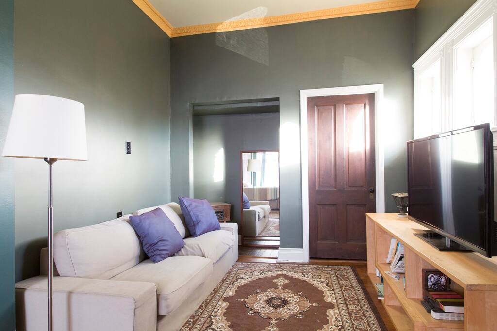Teal Room - King Bed, near CTA, 20min to Downtown