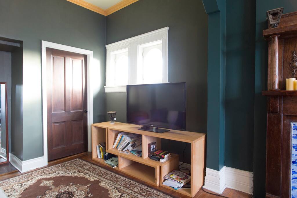 Teal Room - King Bed, near CTA, 20min to Downtown