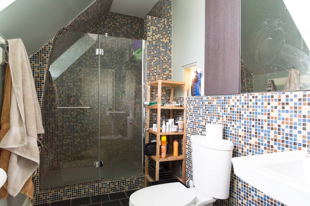 Teal Room - King Bed, near CTA, 20min to Downtown