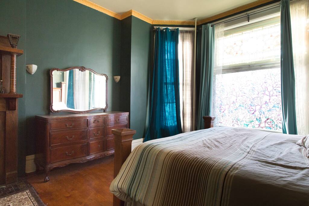 Teal Room - King Bed, near CTA, 20min to Downtown