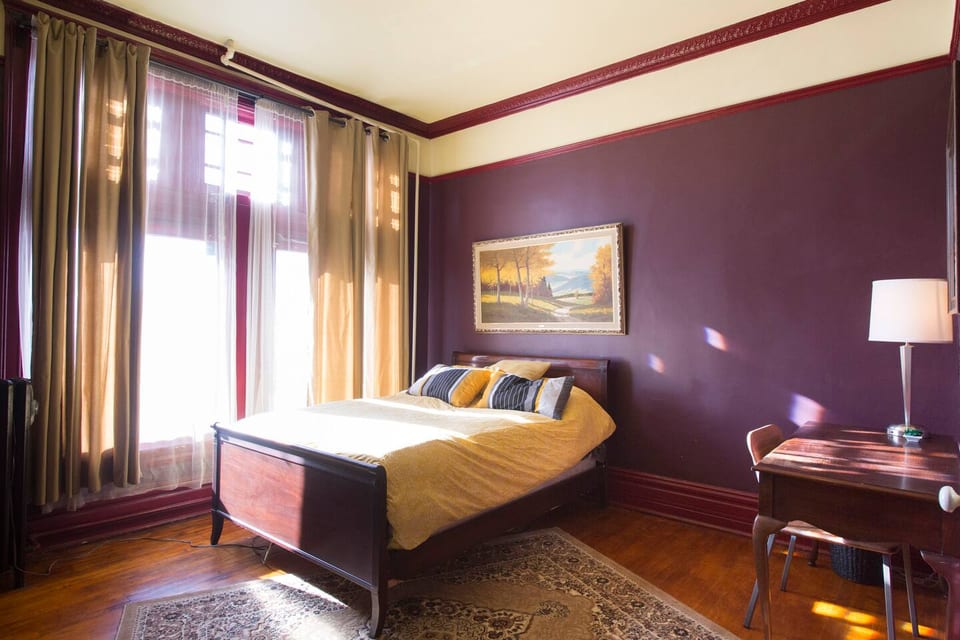 Wine Room - 1 block from train, Victorian Charm - Chicago