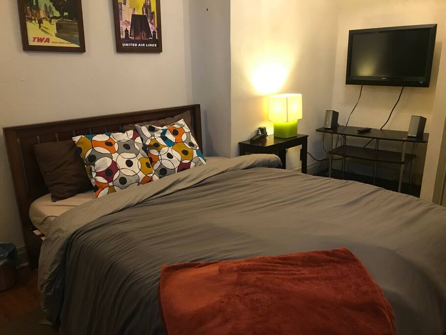 Vintage Airline  - Close to Train, Full Size Bed