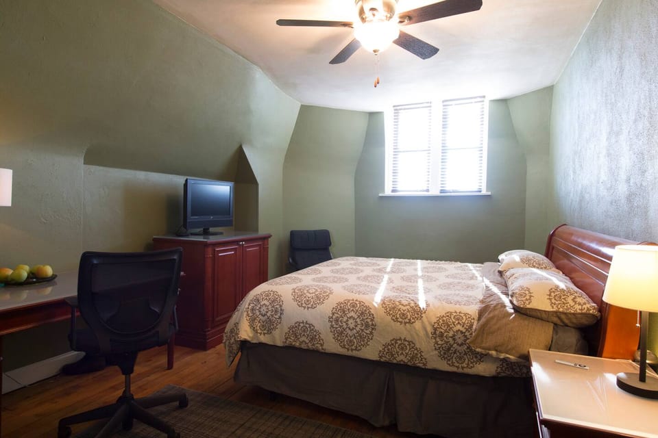 Habitación Verde, Estacionamiento Gratis, Cama King, 1 Cuadra al CTA - Chicago