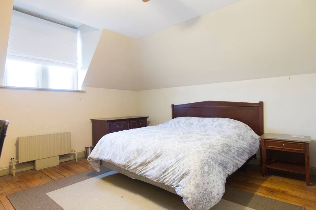 Celestial Room - 20 Min to Downtown, Free parking
