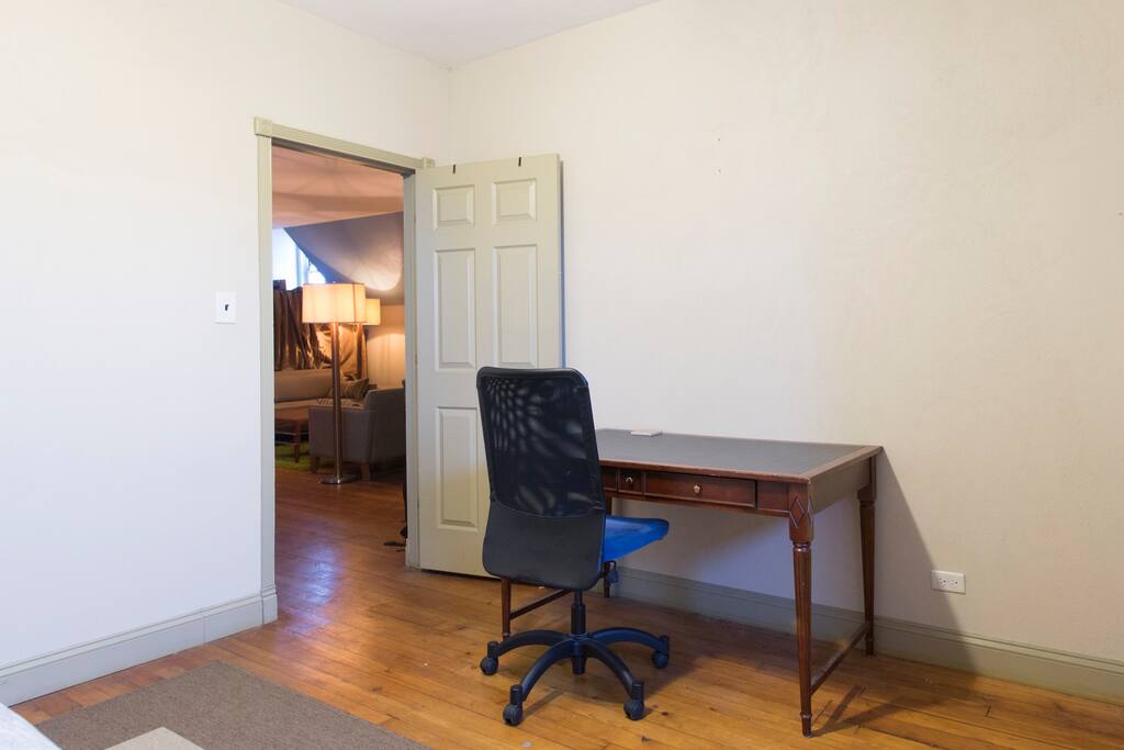Celestial Room - 20 Min to Downtown, Free parking