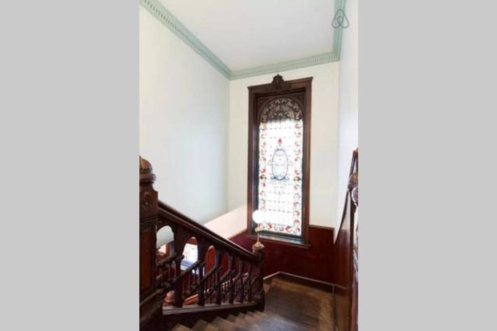 Egyptian Room - Free Parking, 1 block to CTA