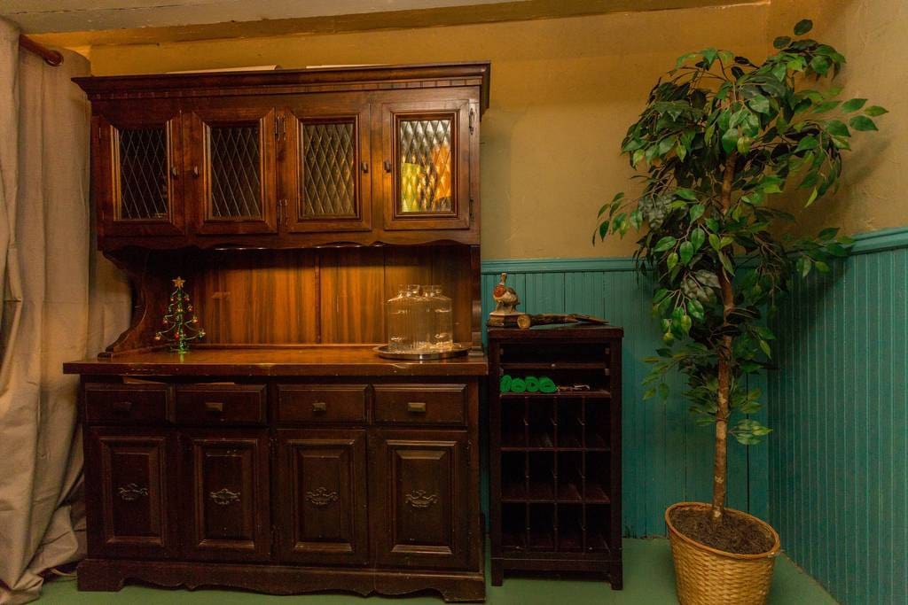 Egyptian Room - Free Parking, 1 block to CTA