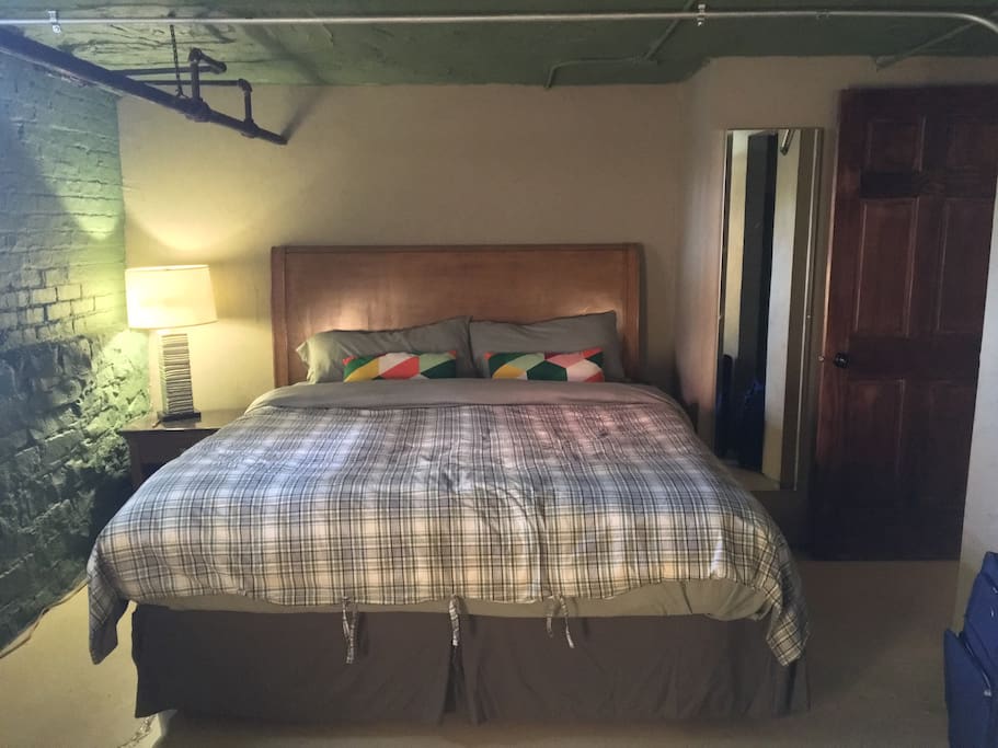 Florence Room - 3min to CTA, Free Parking, Roomy