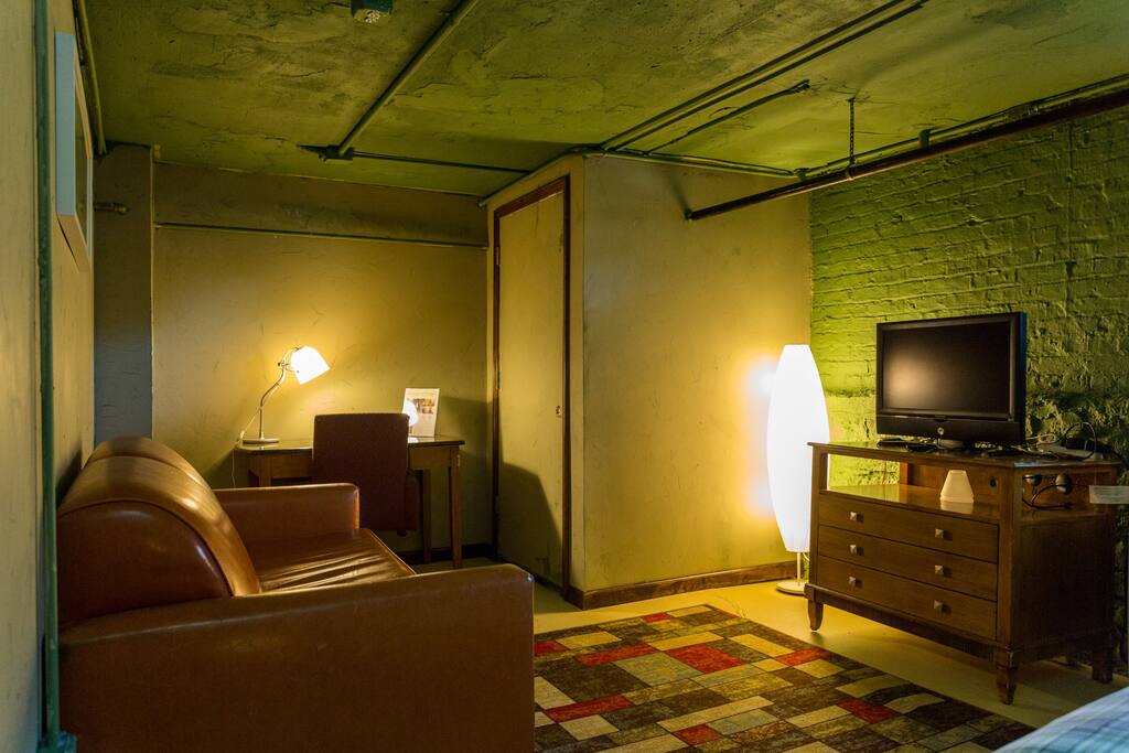 Florence Room - 3min to CTA, Free Parking, Roomy