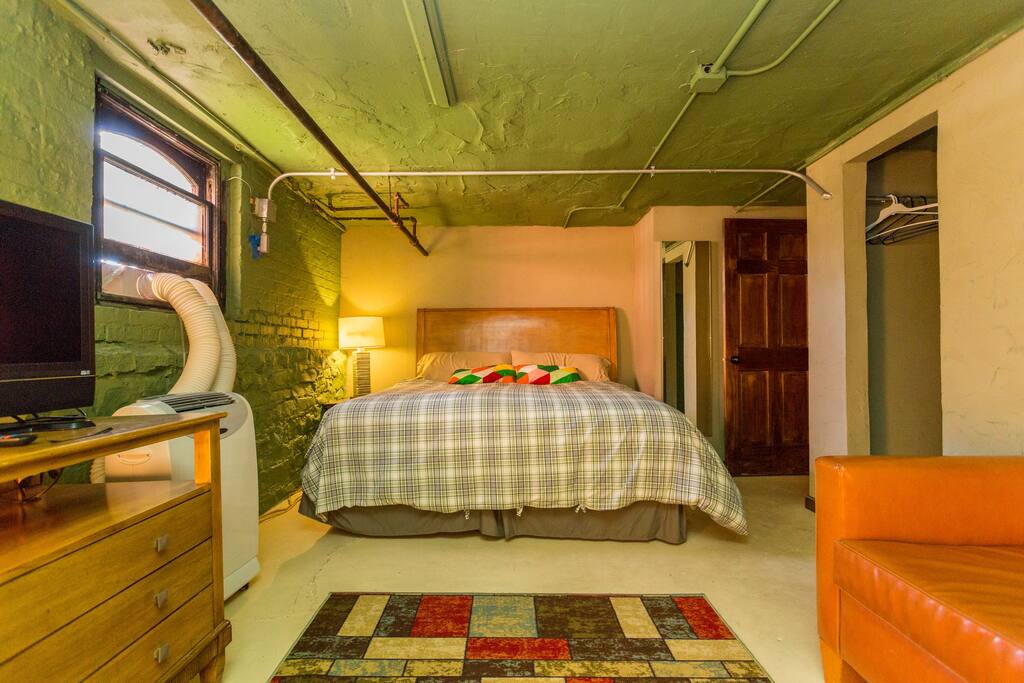 Florence Room - 3min to CTA, Free Parking, Roomy