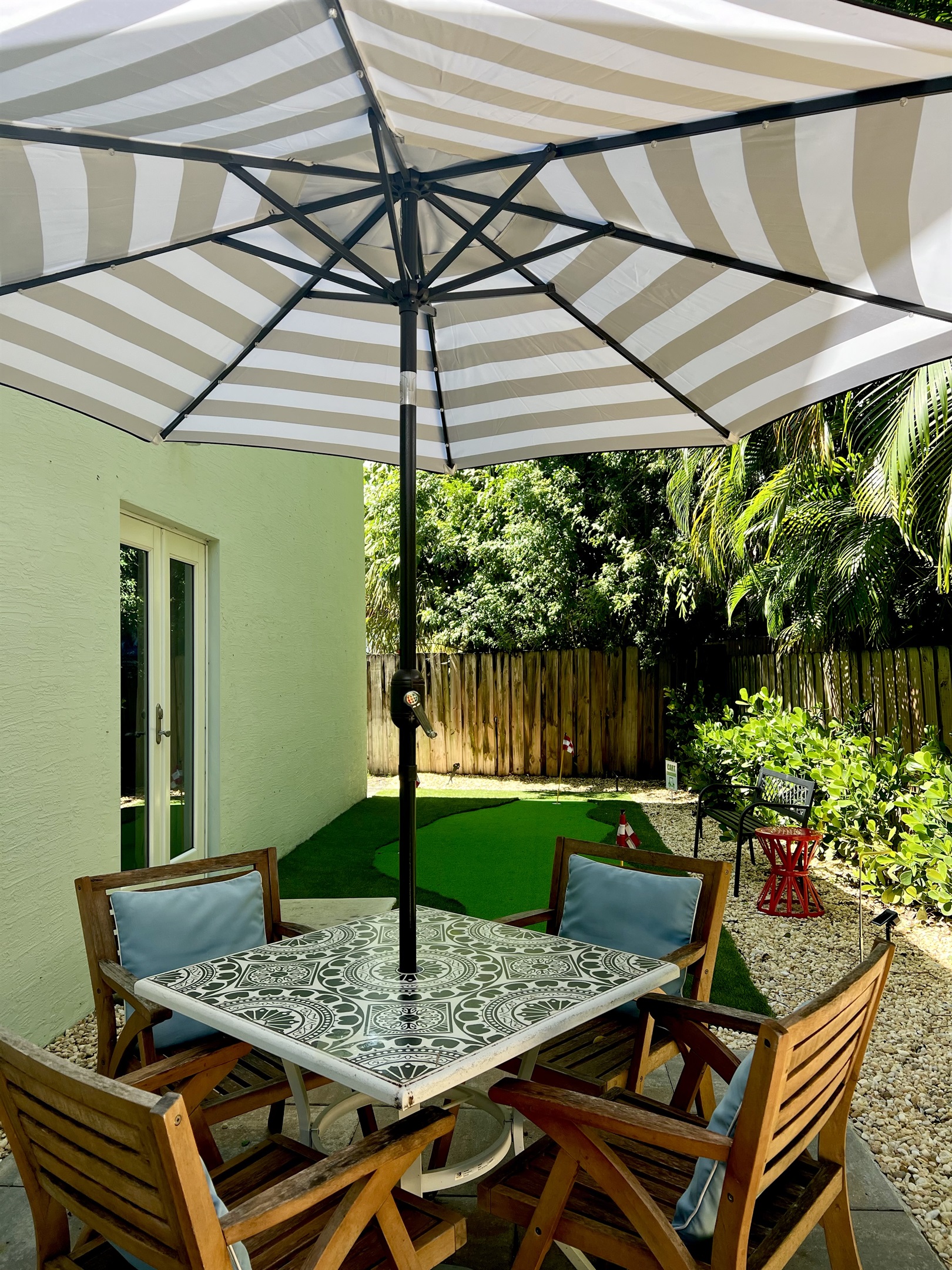 Paradise Breezes & Cottage House