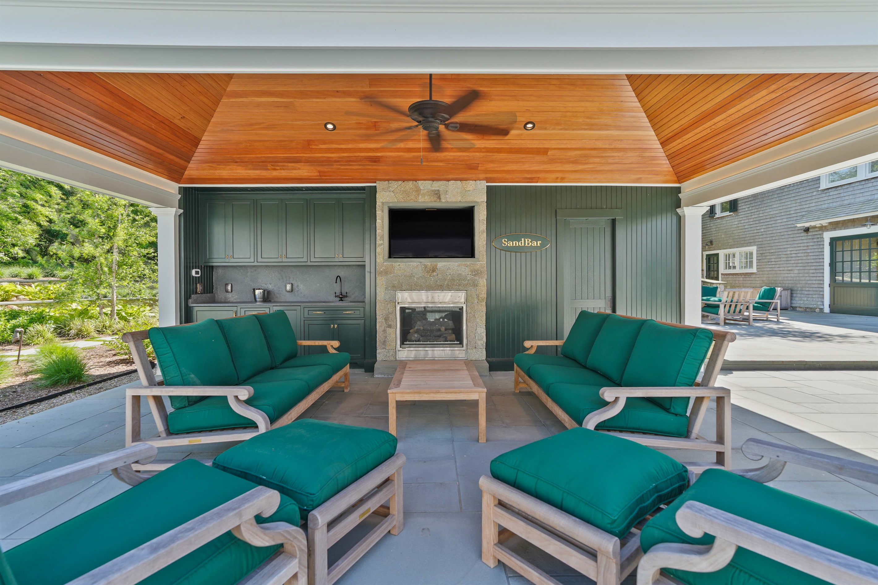 sandcastle-luxurious-compound-in-the-prestigious-field-club/