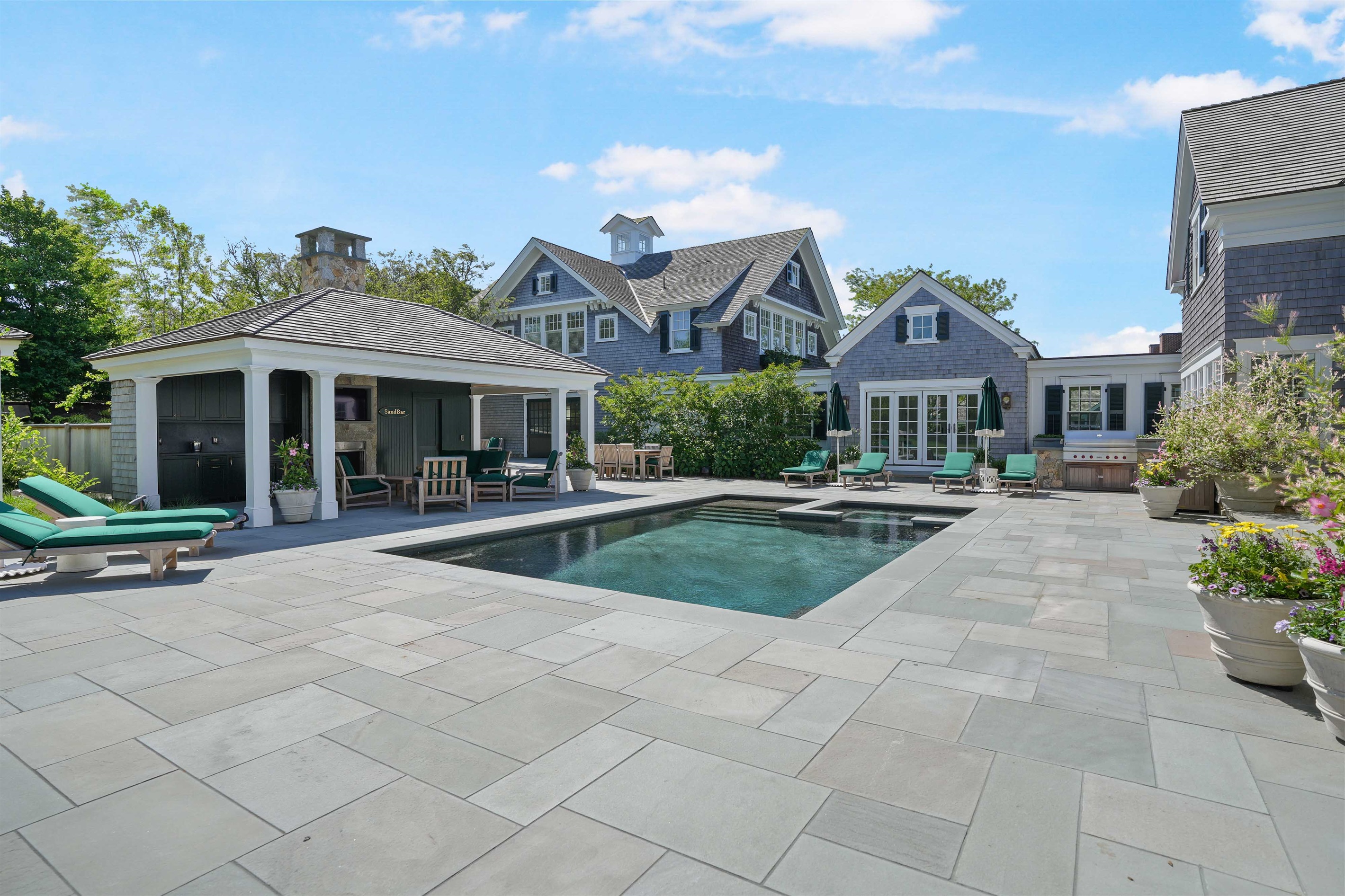 sandcastle-luxurious-compound-in-the-prestigious-field-club/