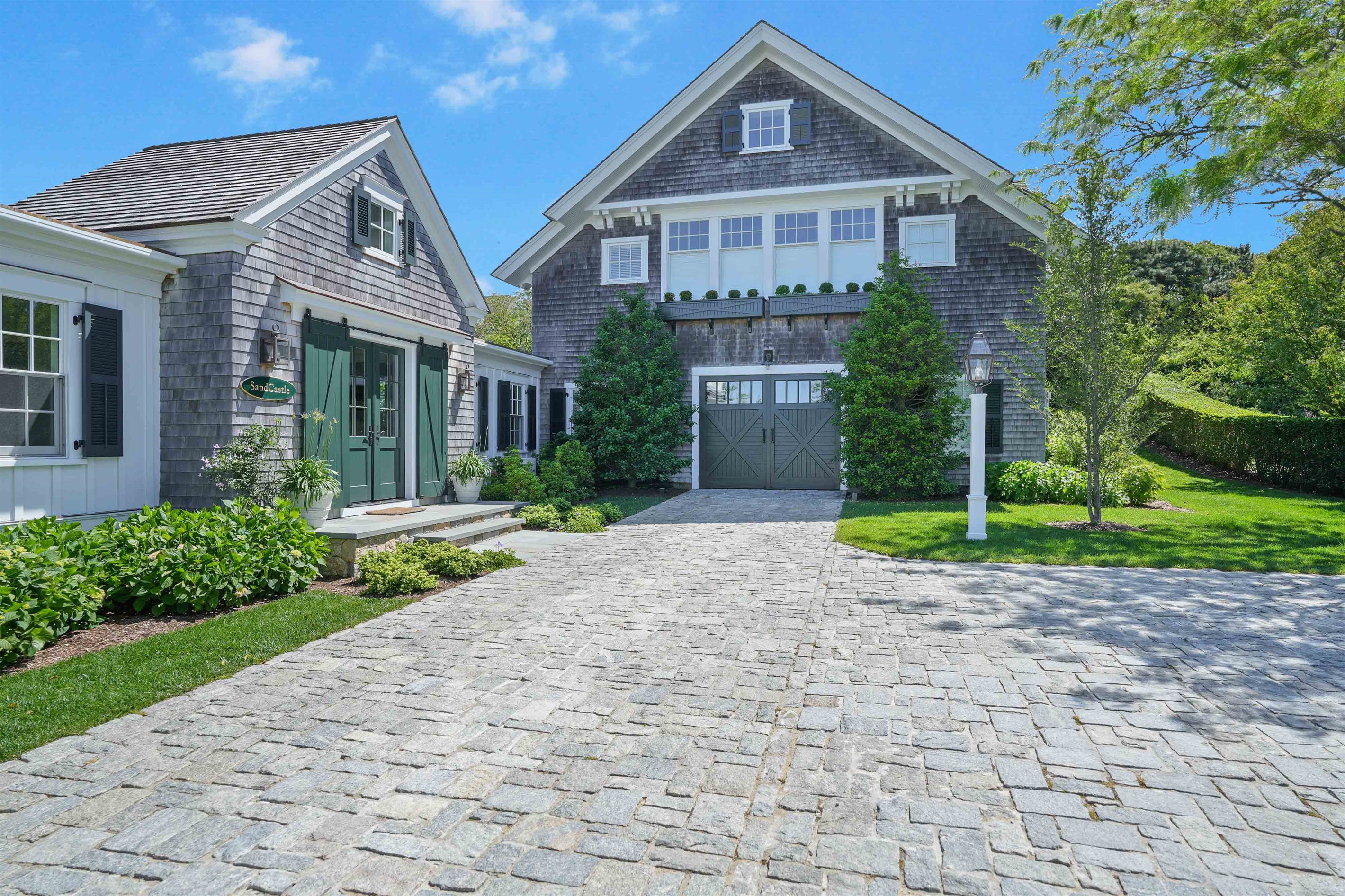 sandcastle-luxurious-compound-in-the-prestigious-field-club/