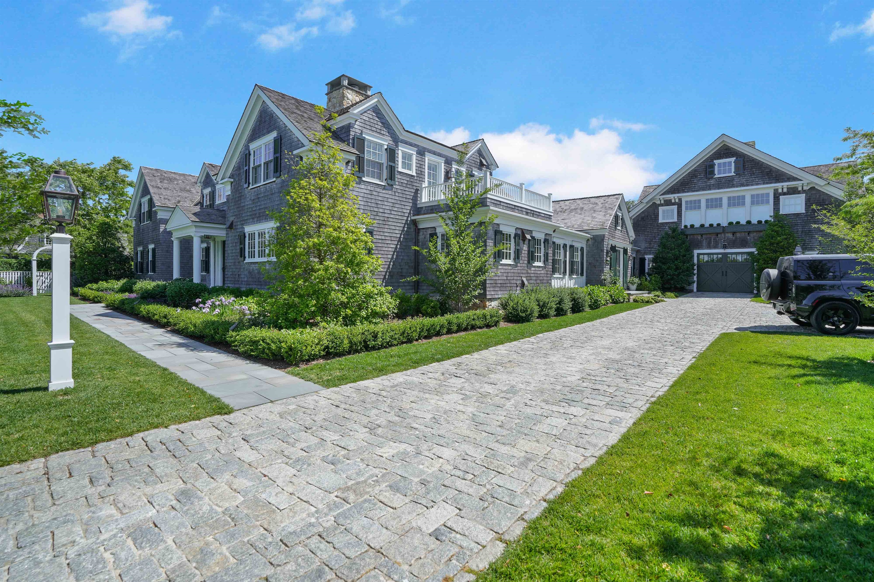 sandcastle-luxurious-compound-in-the-prestigious-field-club/