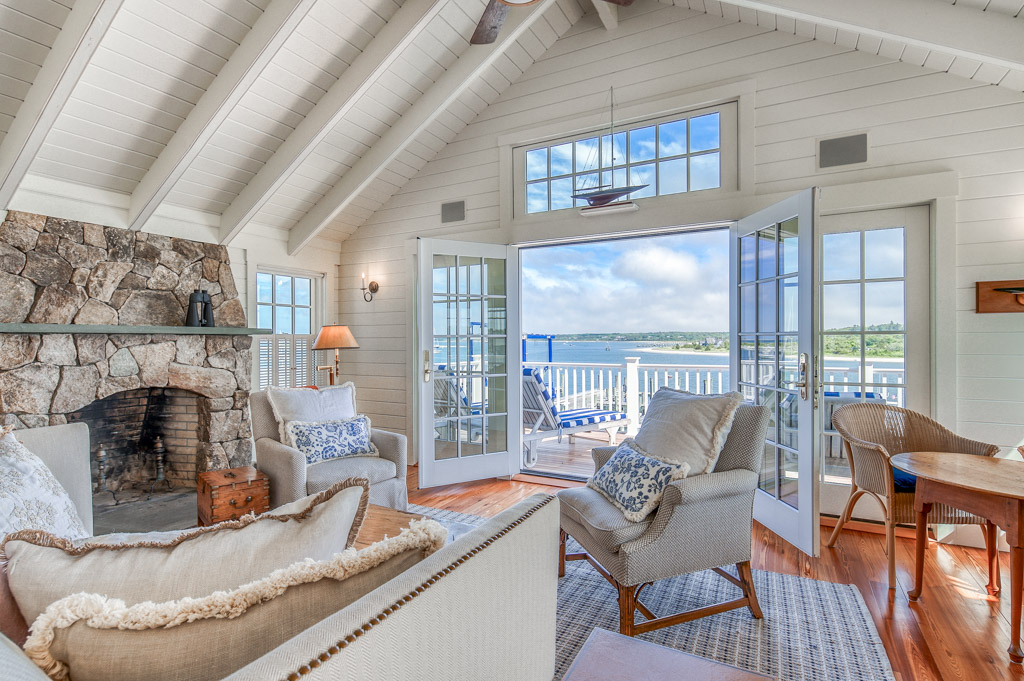 morse-ferry-house-deluxe-waterfront-home-in-edgartown/