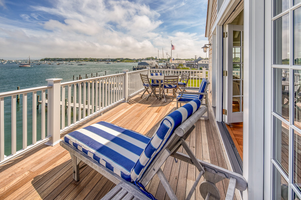 morse-ferry-house-deluxe-waterfront-home-in-edgartown/