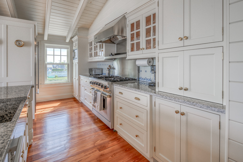 morse-ferry-house-deluxe-waterfront-home-in-edgartown/