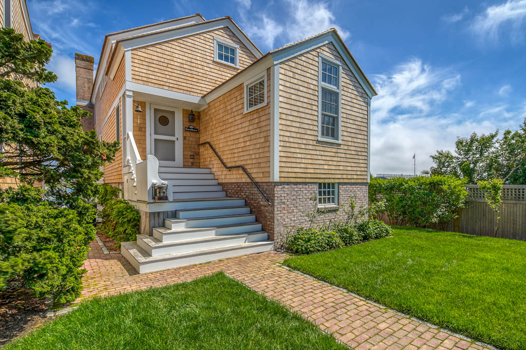 morse-ferry-house-deluxe-waterfront-home-in-edgartown/
