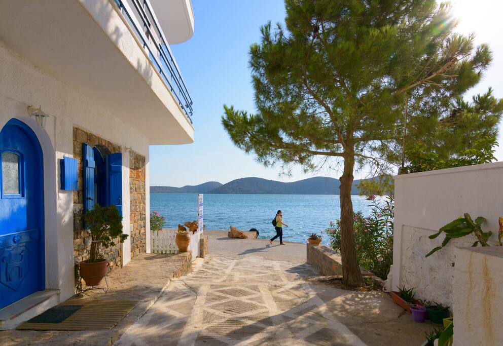 eleftheria-sea-side-traditional-house/