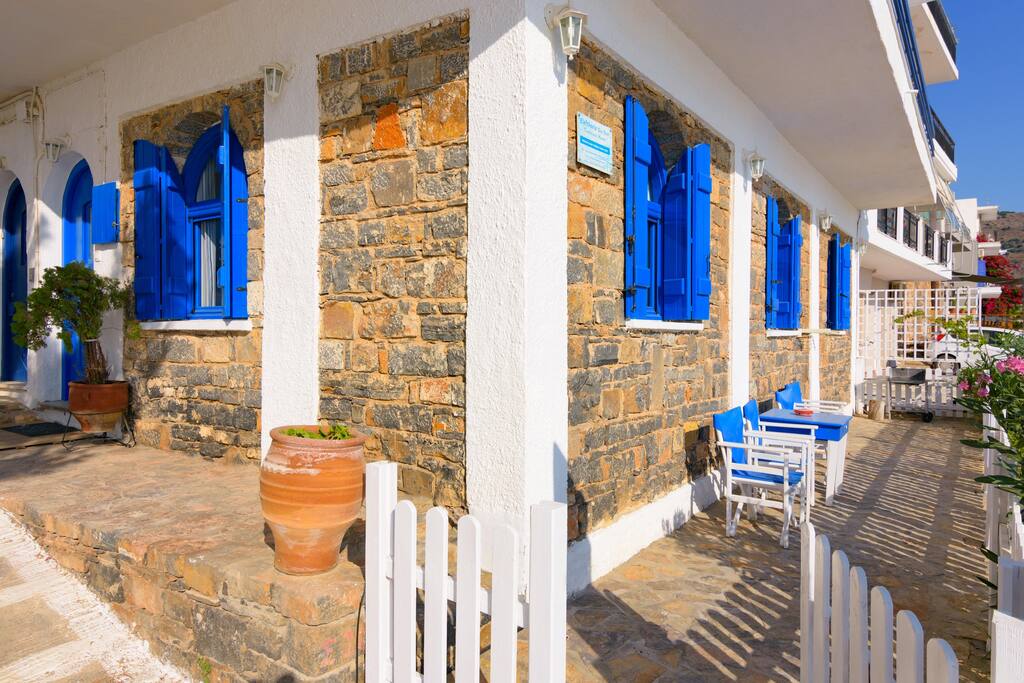 eleftheria-sea-side-traditional-house/