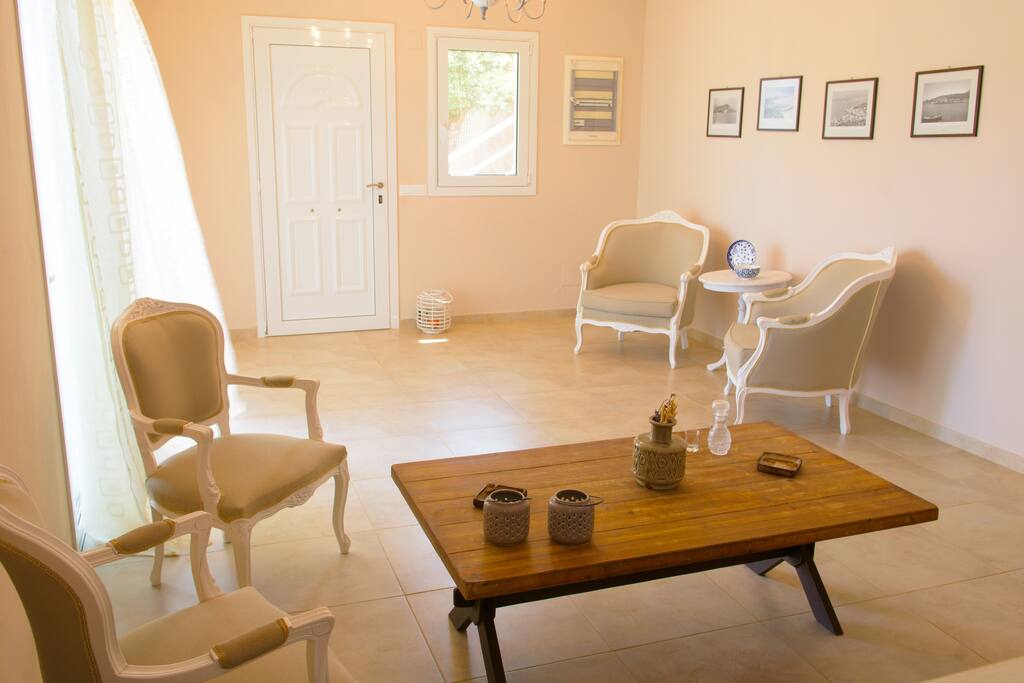 kristallia-elounda-seafront-vacation-rental/