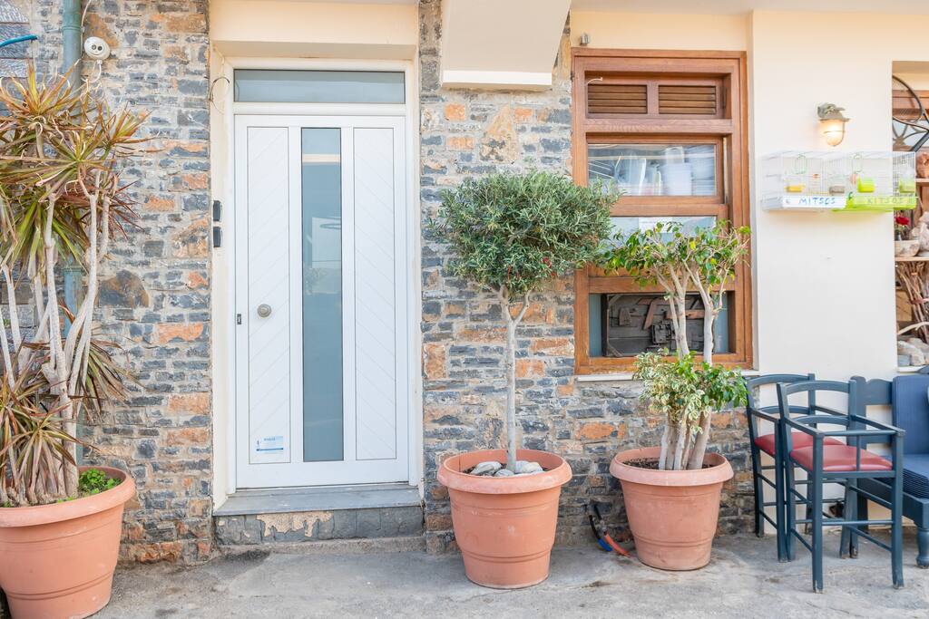port-and-sea-view-and-elounda-center-apartment/